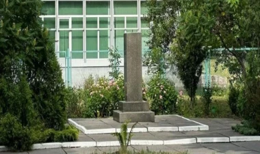 Sovet kosmonavtının büstü söküldü - FOTO