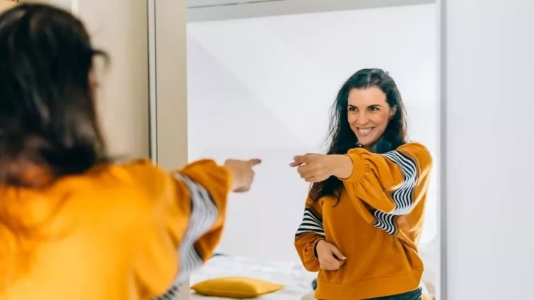 Psixoloqlar deyir: “Danışın!” – Öz-özünə danışmaq dəli olmaq deyil