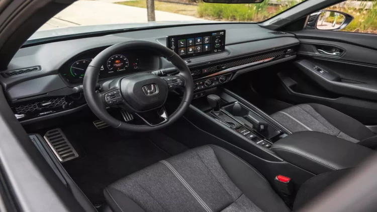 Yaponiya nəhənginin 256 min maşını problemli çıxdı - Qəza riski var