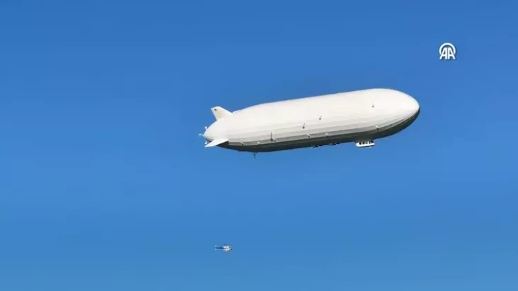 Dünyanın ən böyük təyyarəsi görüntüləndi - FOTO