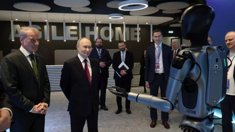 Robot Putin üçün rəqs etdi - VİDEO