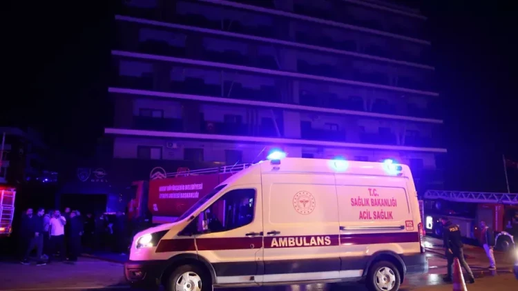 Türkiyədə yaşayış binasında güclü yanğın: Ölən və yaralananlar var