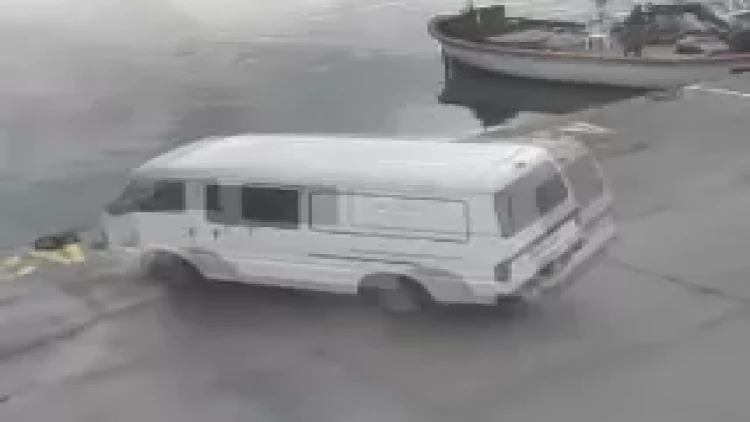 Drift etmək istədi, dənizə düşdü - ANBAAN VİDEO