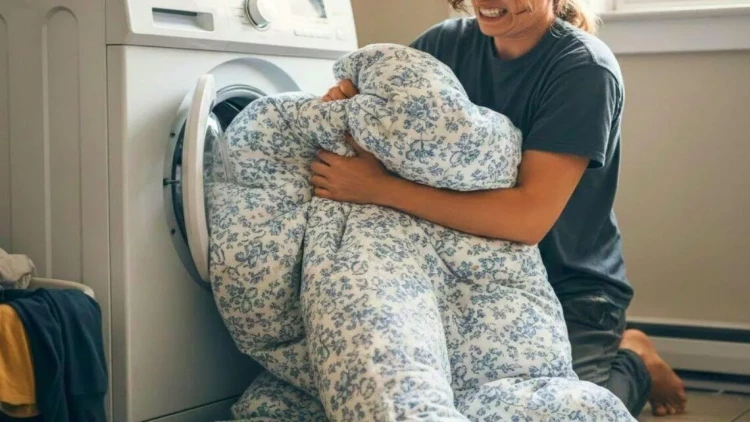 Paltaryuyana sığmayan yorğanı yumağın praktik üsulu