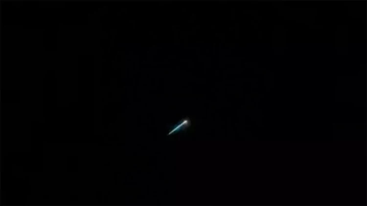 Gecəyarısı İstanbul səmasında naməlum obyekt görüntüləndi - FOTO