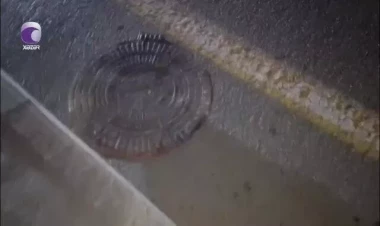 Bakıda bu yolda sürücülər kanalizasiya quyusuna düşürlər - VİDEO