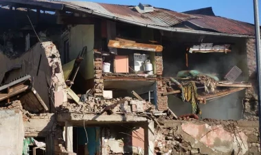 Türkiyədə partlayış: İki ev çökdü, xəsarət alan var - FOTO