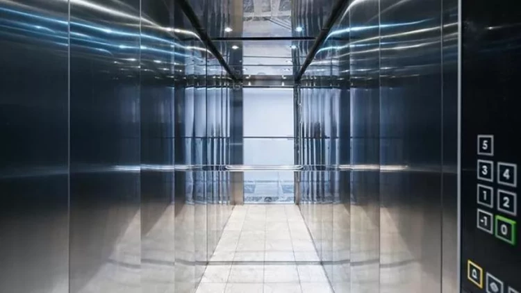 Liftlər niyə həmişə güzgülü olur? - səbəbi varmış