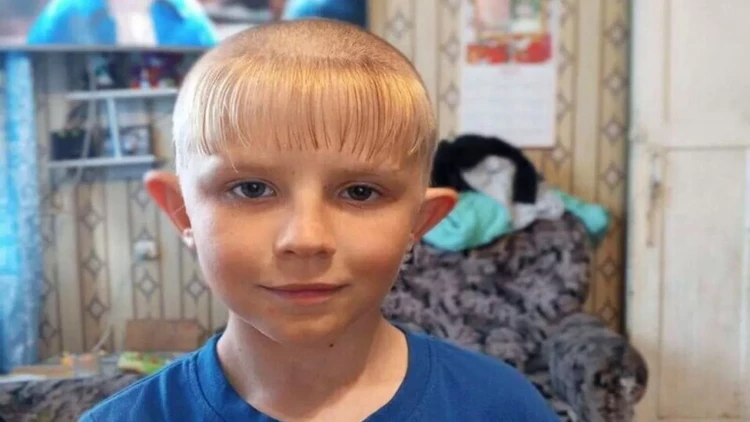 Rusiyada 2 gün axtarılan uşaq evdə divanın altında tapıldı