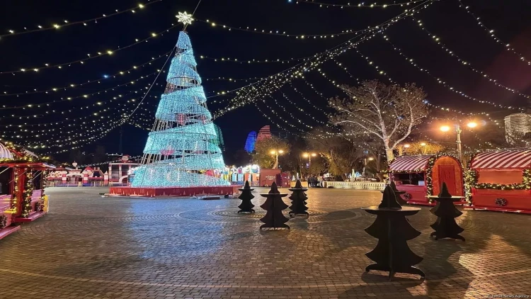 Dənizkənarı bulvarda buz meydançası yaradılıb