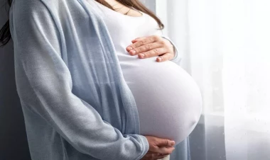 Qonşudan hamilə qalan bacısını bıçaqlayan şəxsə ağır cəza verildi