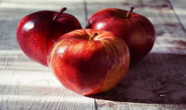 Bəzi meyvələrin parıldama səbəbi bilindi - Üstünə görün nə çəkirlərmiş