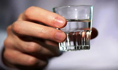 Araq içib qonşusunun həyətinə od vurdu - 10 minə yaxın ziyan dəydi