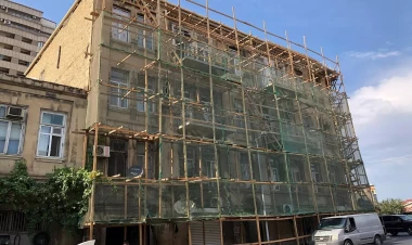 Bakıda tarixi abidəyə zərər vuruldu, yağış suyu evlərə doldu - FOTO