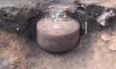 Ev deyil, gizli bank imiş: Arxeoloji qazıntılarda 90 kilo sikkə tapıldı - FOTO