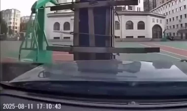 Sürücü təzminat ödəməmək üçün vurduğu piyadanı öldürdü - ANBAAN VİDEO