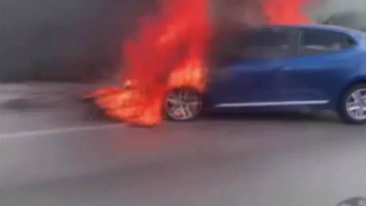 Türkiyəli futbolçunun maşını hərəkətdə olarkən alışdı - VİDEO-FOTO