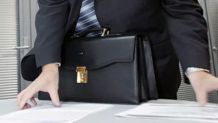 İcra başçısı iki nəfəri işdən çıxardı - Yeni təyinat