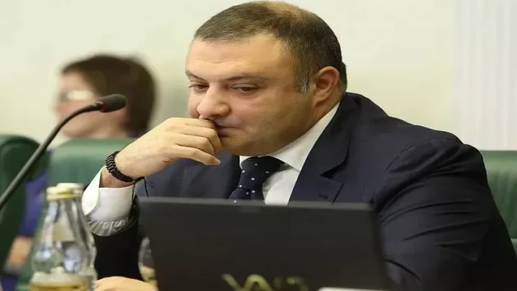 Erməni əsilli senator Rusiyada axtarışa verildi