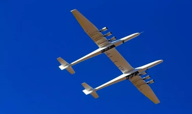 Qanadları futbol meydançasından böyük olan nəhəng təyyarənin uçuşu baş tutdu