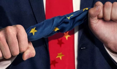 Vaşinqton Avropaya qarşı: Tramp müttəfiq ölkələrdə rejim dəyişikliyini necə işə salır