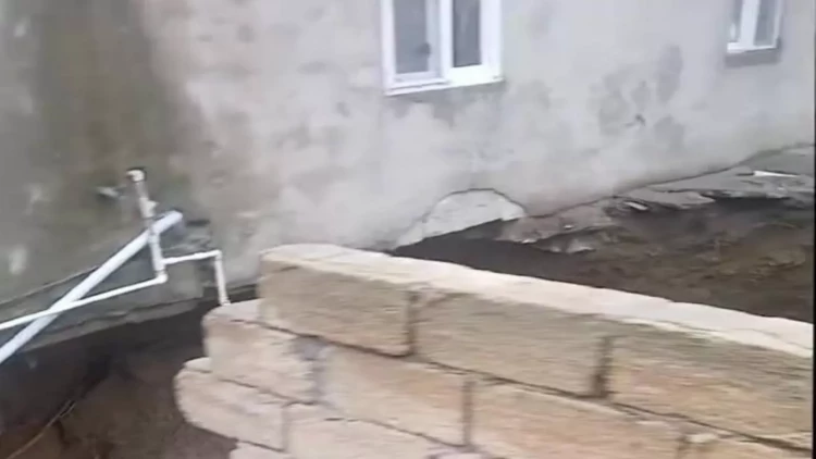 Biləcəridə evin altından 