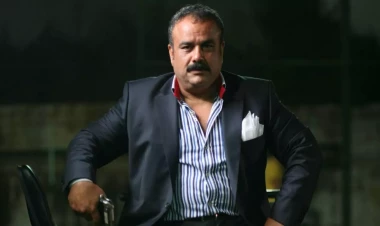 Məşhur türk müğənni TANINMAZ HALDA - FOTOlar