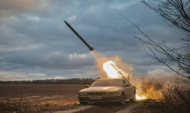 Ukraynada BMW E38-i roket atan kimi istifadə edirlər - VİDEO - FOTO