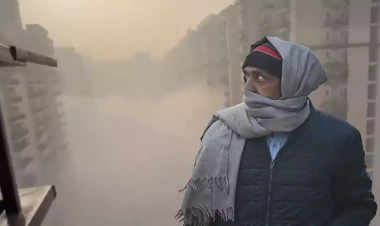 Hindistanda fövqəladə vəziyyət – Yüzlərlə uçuş və qatar gecikdi - FOTO