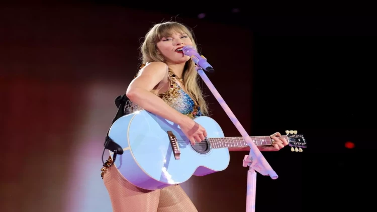 İşçilərinin hər birinə 100 min dollar verdi - FOTO