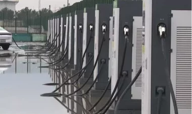 Bakıda elektrikdoldurma məntəqəsi su altında qaldı - VİDEO