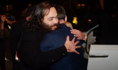 Toyu ilə dünyaya səs salan hindistanlı bu dəfə qonağı ilə gündəm oldu - FOTO