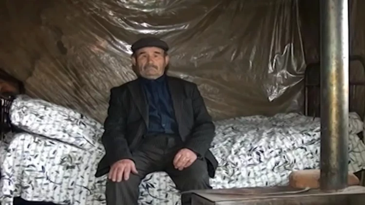 Hədiyyə bəhanəsi ilə oğurluq: Goranboyda 81 yaşlı kişini aldadıblar