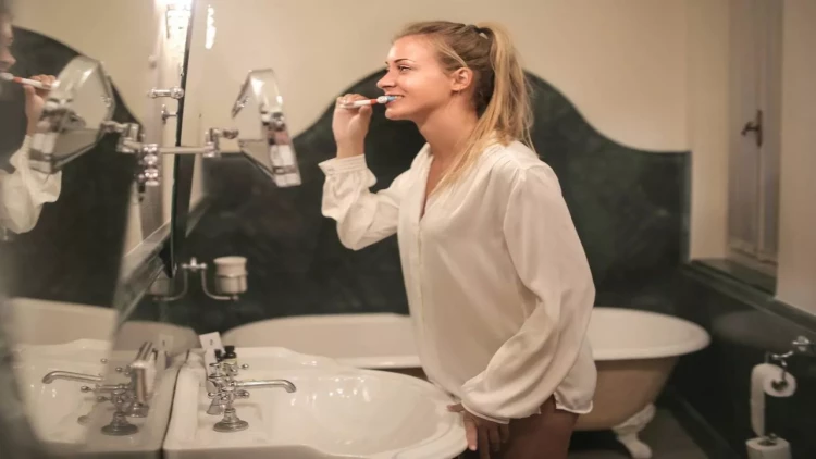 Hotel güzgülərindən sizə baxırlar? - Belə yoxlamaq olar - VİDEO