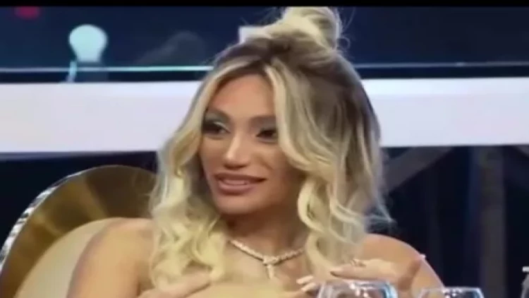 Zaur Röyaya bahalı üzük bağışladı - VİDEO