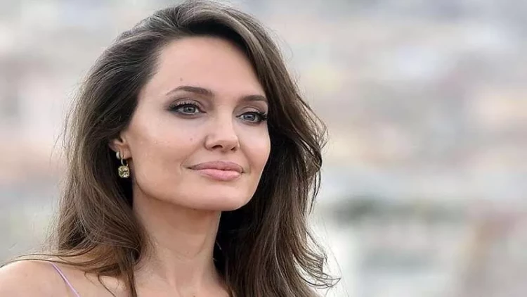 Ancelina Coli yarıçılpaq pozları ilə DİQQƏT ÇƏKDİ - FOTOlar