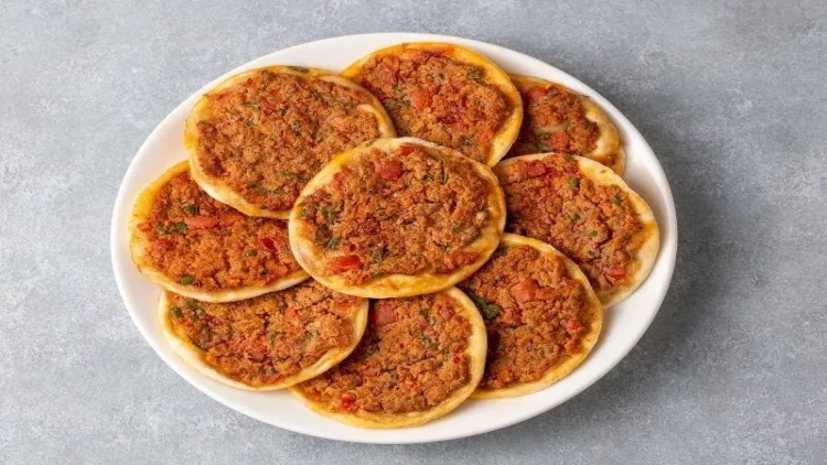 Fındıq lahmacun resepti: Kiçik ölçüdə böyük ləzzət