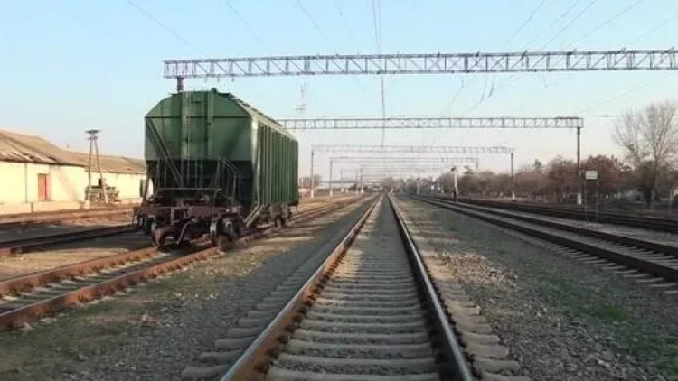 Dərsdən qayıdanda vaqonun üstünə çıxıb şəkil çəkdirmək istəyibmiş... - VİDEO