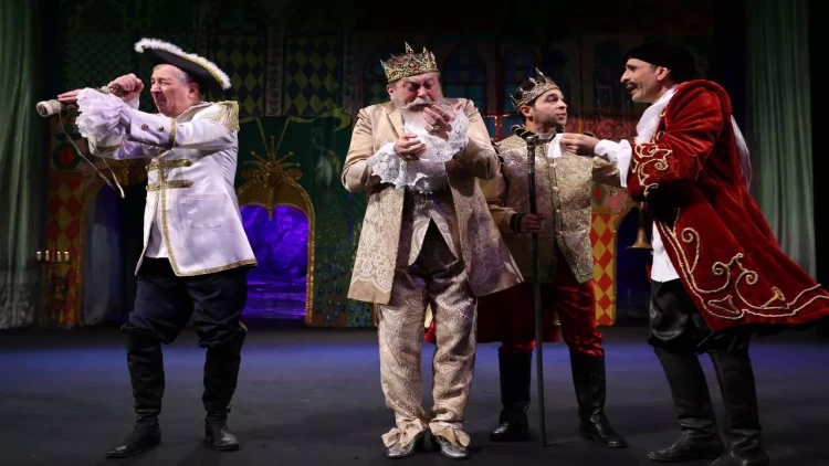 Gənc Tamaşaçılar Teatrında “Büllur başmaq” tamaşasının premyerası baş tutub - FOTO