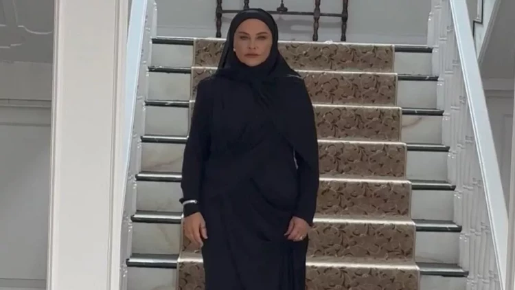 Hülya Avşar hicab bağladı - FOTO