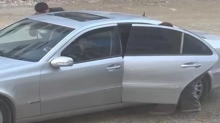 Masazırda gənc qızı maşına basıb qaçırdılar - ANBAAN VİDEO