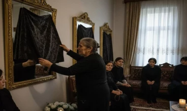 Ölü çıxan evdə niyə güzgülərin üstünü örtürlər?