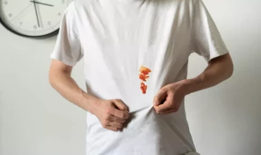 Ağ geyimlərdəki ləkələri bu üsullarla yox edin