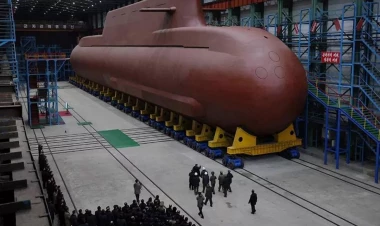 Şimali Koreya tikilməkdə olan atom sualtı qayığını nümayiş etdirdi