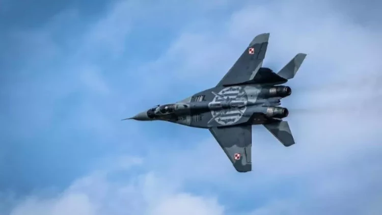 Rus təyyarələri hava məkanını pozdu: Polşa qırıcıları qaldırdı