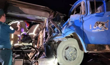 İrəvanda altı avtomobil toqquşub, 5 nəfər xəsarət alıb