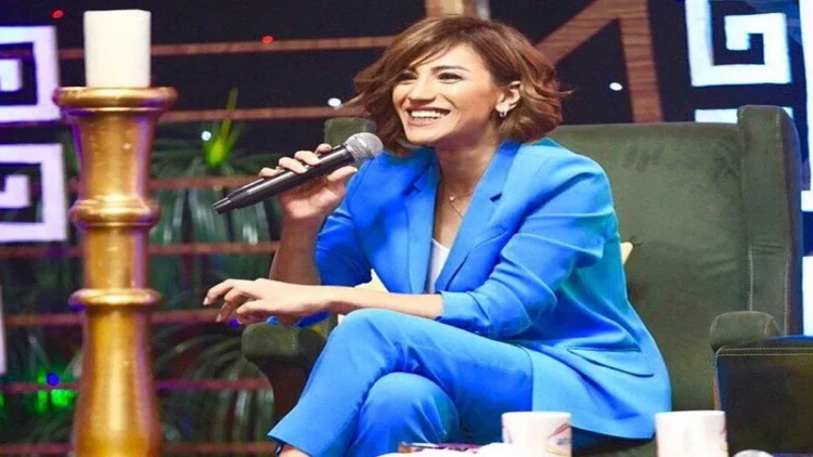 Röya Elgizin ağzını 