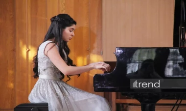 15 yaşlı vunderkind Aydan Nuriyeva dünya klassikasını Azərbaycan poeziyası ilə birləşdirdi – FOTO