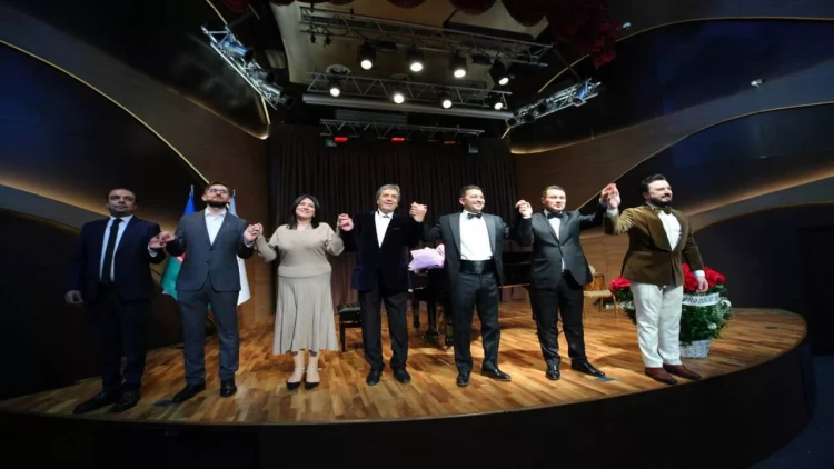 Ramil Qasımovdan bayram töhfəsi: İki saatlıq mikrofonsuz, tam canlı performans - FOTO