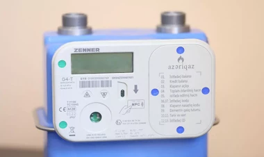 Saatlardır qaz kartlarına pul vurmaq olmur